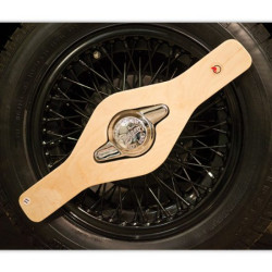 Wooden key for wing nut